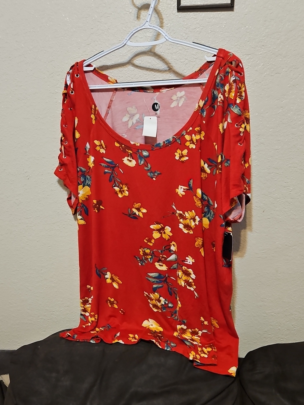 Red Floral Short Sleeve Scoop Neck Top with Lace-Up Shoulders